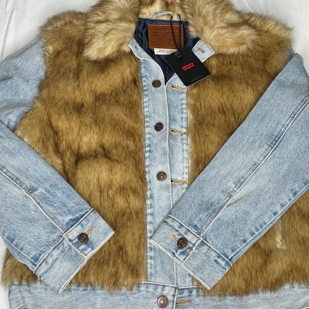 Levi’s Oversized Trucker Jean Jacket Fur Lined Quilted Satin Woman’s Size S NWT